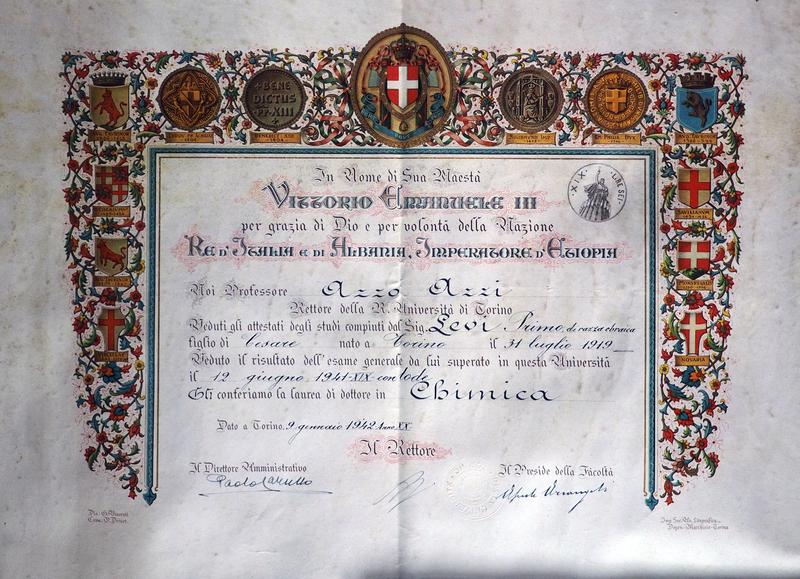 Il diploma di laurea di Primo Levi. Fotografia riprodotta per gentile concessione della famiglia Levi.