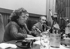 A un convegno nel salone San Paolo di piazza San Carlo, con Giuliana Tedeschi. 5 gennaio 1975. Copyright La Stampa