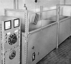 Impianto pilota per elettrodeposizione [didascalia originale]. Da: “L’elettrodeposizione e le vernici ad acqua”, fascicolo informativo Siva